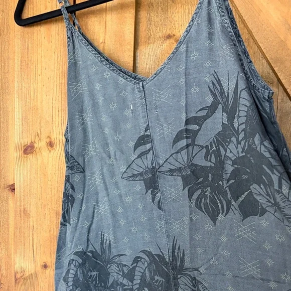 Sleeveless V-Neck Maxi Dress in Charcoal with Subtle Floral Print - Picture 4 of 6